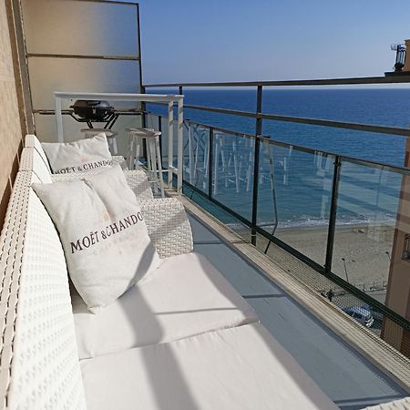 Casa Di Noemi - Seafront With Parking Apartment Savona Bagian luar foto
