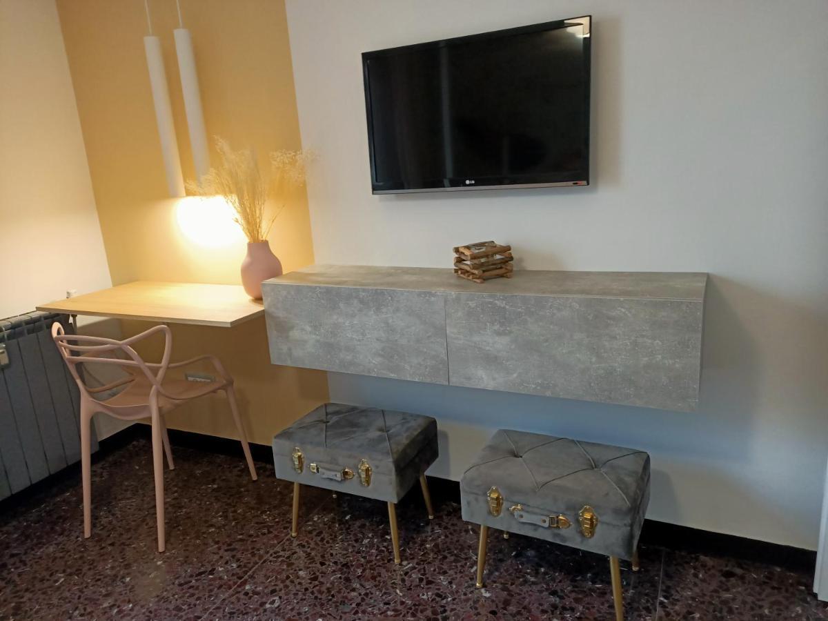 Casa Di Noemi - Seafront With Parking Apartment Savona Bagian luar foto